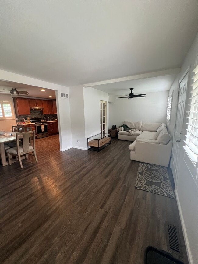 Building Photo - 9531 Alix Dr