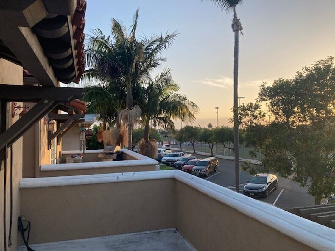 Foto principal - Upstairs Townhome in Coronado!