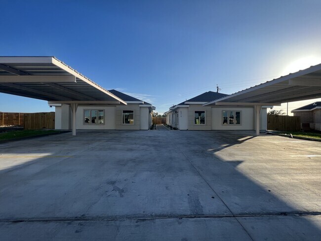 Building Photo - 5913 Puffin Avenue