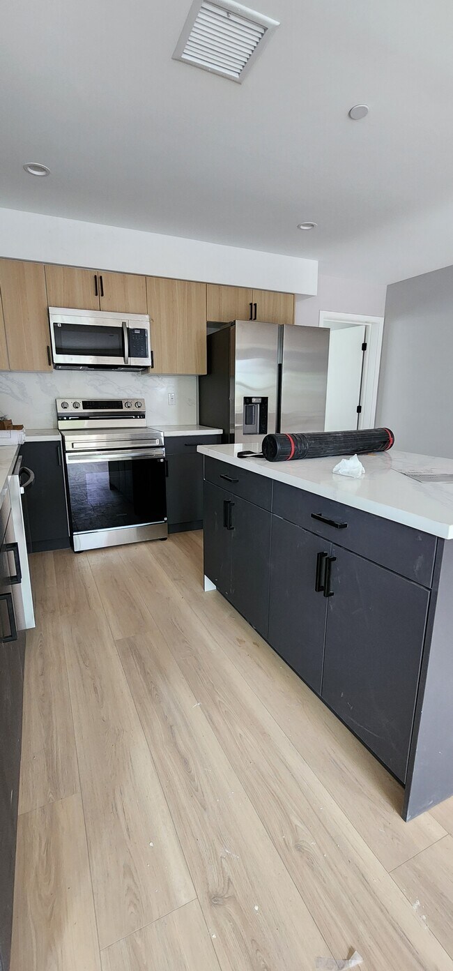 Building Photo - 5729 Klump Ave