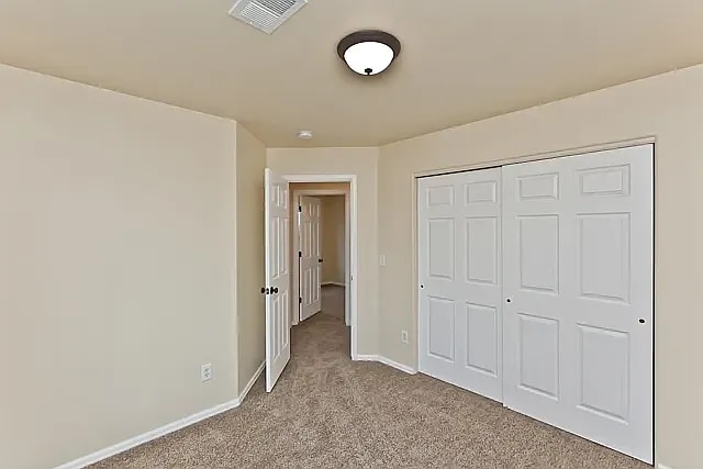 Available bedroom #1 - 471 Gunnison Way