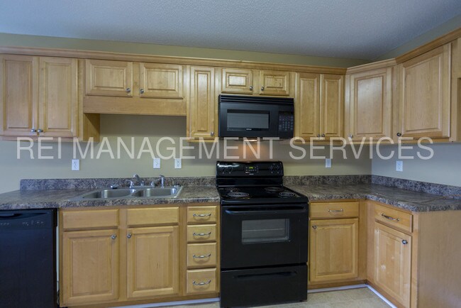 Building Photo - 16431 Waterbury Ln