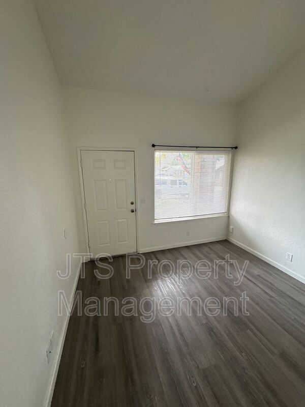 Building Photo - 7441 Willowcreek Dr