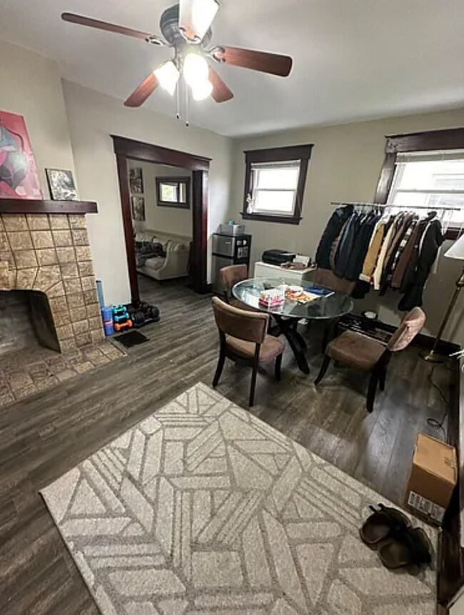 Foto del edificio - 2 Bedroom House Available Next to UC Campus