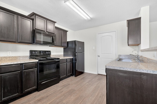 Foto del edificio - 308 Yearwood Ln