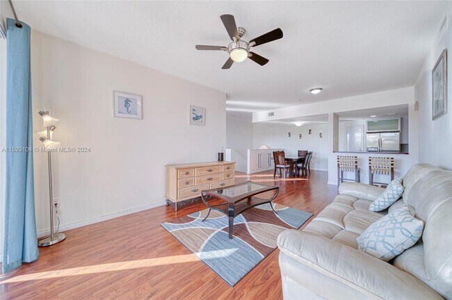 Foto del edificio - 6440 NW 114th Ave
