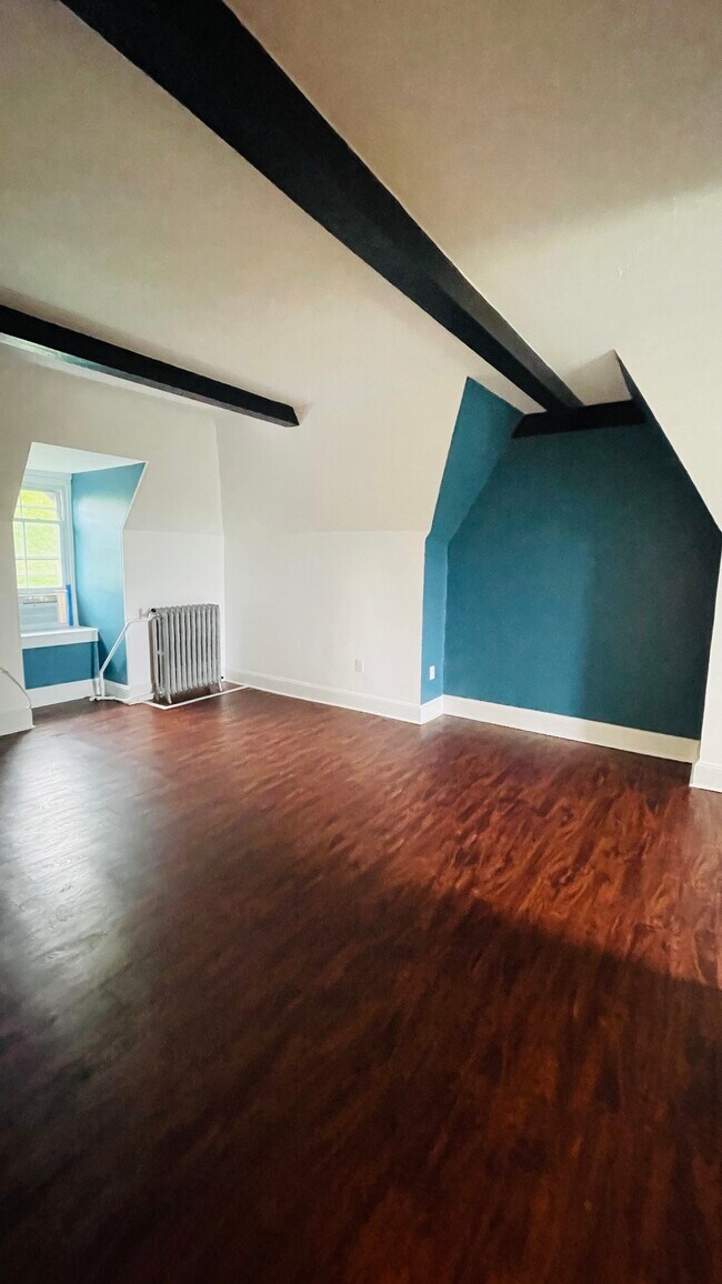 Building Photo - 106 Stuart Ave