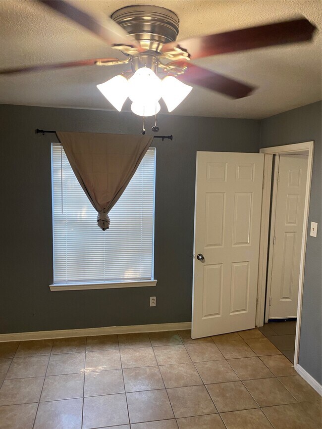 Foto del edificio - 9700 Leawood Blvd