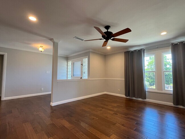 Foto del edificio - 2085 Warmlands Ave