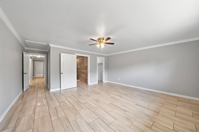 Building Photo - 118 E Tamarind St