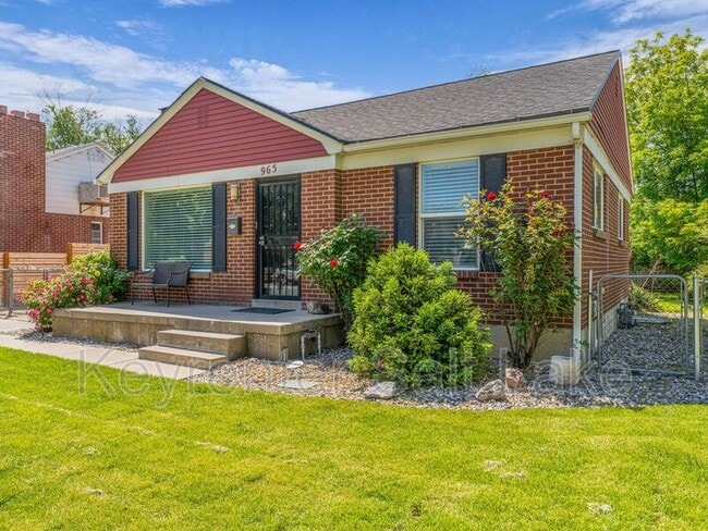 Building Photo - 965 MacFarland Dr