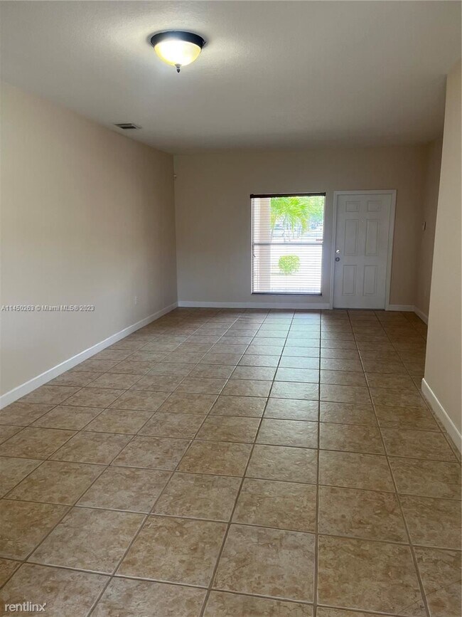 Foto del edificio - 3 br, 2 bath House - 15480 SW 10th St