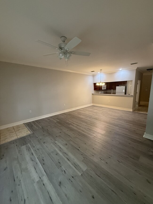 Building Photo - 1529 Crescent Hills Dr