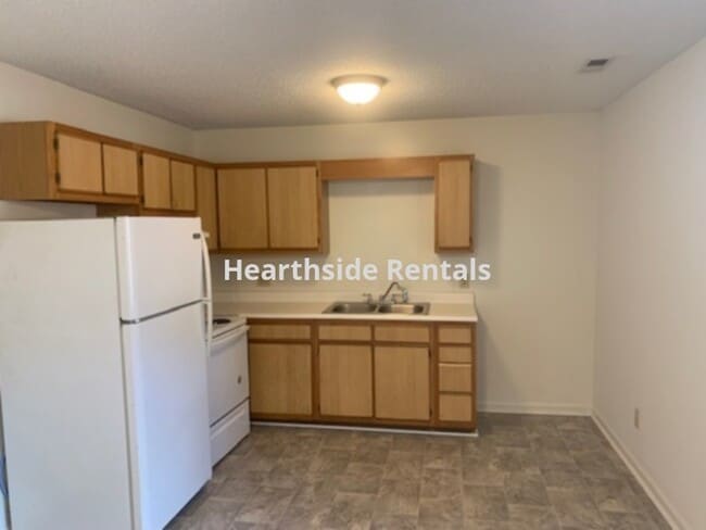 Building Photo - **2 Bedroom 1 Bath Apartment Next to Pitt ...