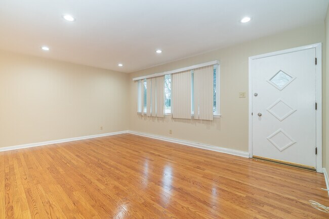 Building Photo - 1700 Bonita Ave