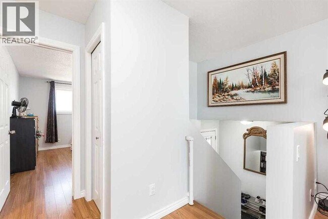 Photo du bâtiment - 93 Simon Fraser Blvd W