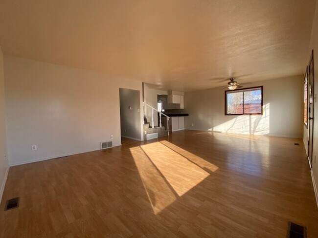 Building Photo - 2621 E Joseph Ave
