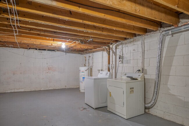 Photo du bâtiment - Beautifully Updated 3-Bedroom Townhome in North London