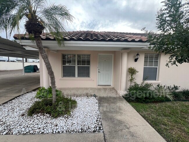 Building Photo - 7110 N 11th Ln