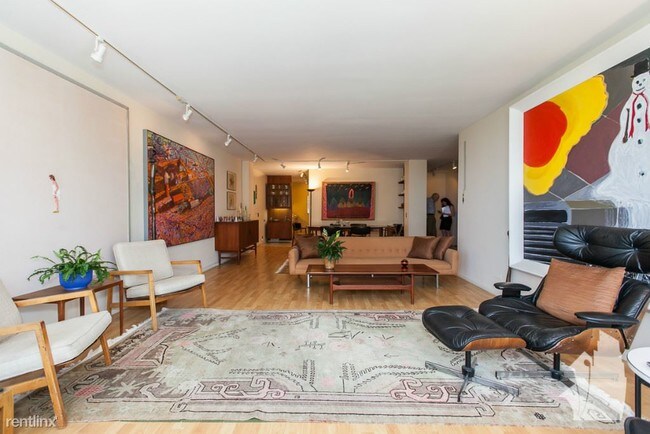 Foto del edificio - 2440 N Lakeview Ave