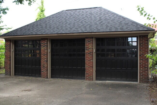 Building Photo - 2504 W Euclid St