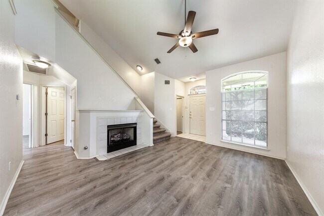 Building Photo - 809 House Creek Dr