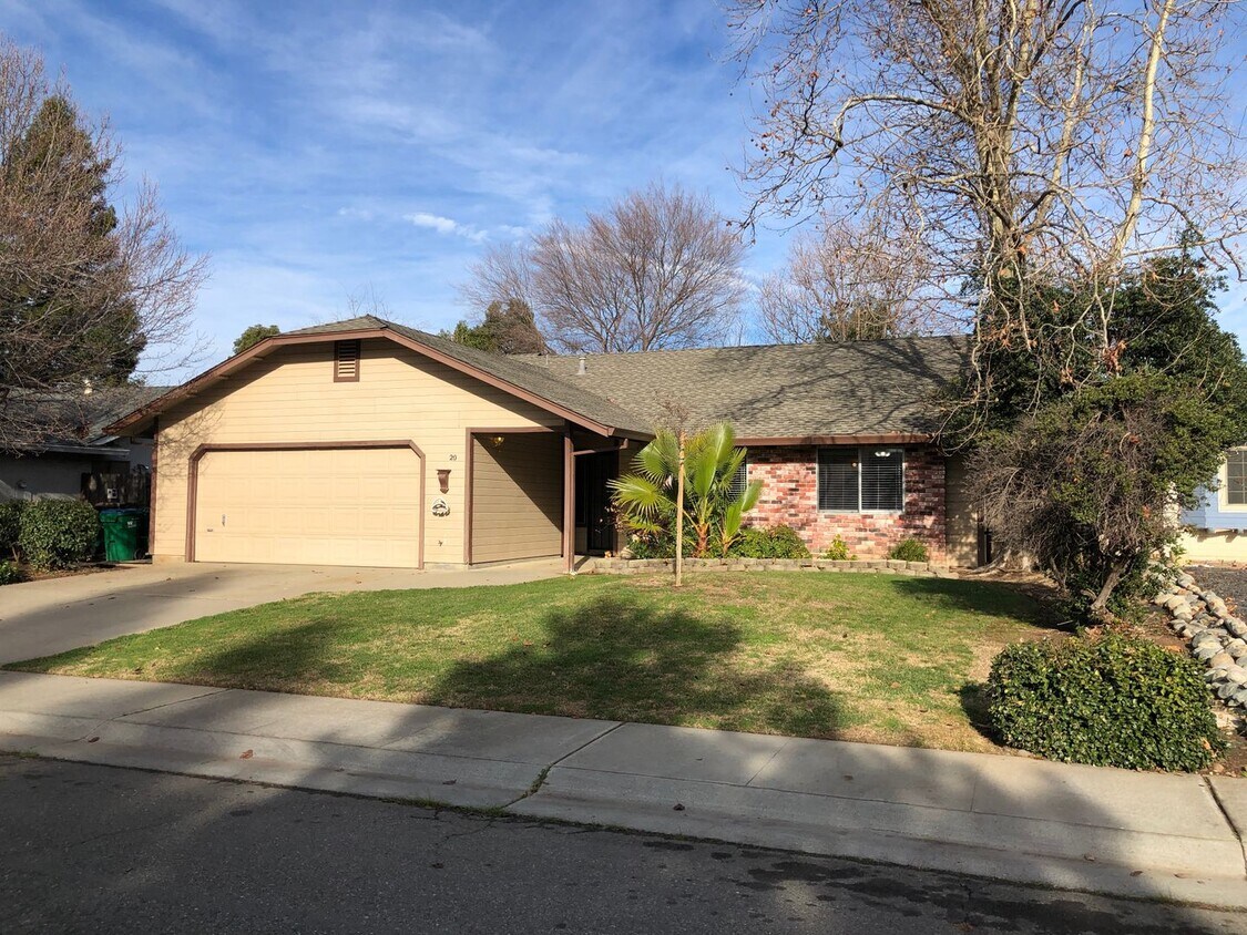 Foto principal - 3-Bed, 2-Bath Single-Family Home (Lease as...