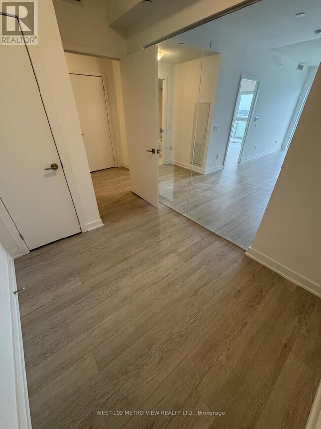 Photo du bâtiment - 1010 Sandy Beach Rd