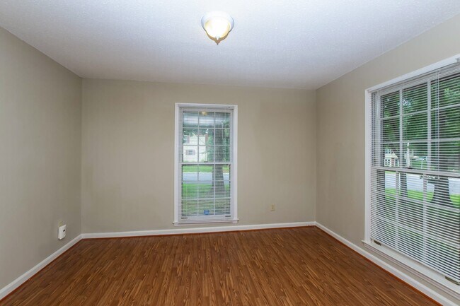 Foto del edificio - 6300 Clearwater Dr