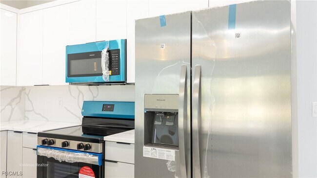 Foto del edificio - 2404-2406 Crawford Ave N