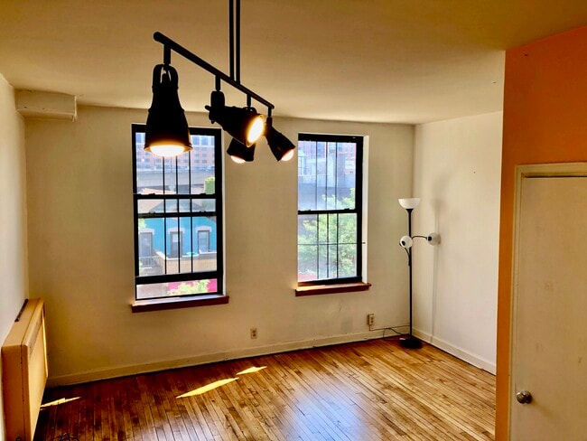 Building Photo - 638 State St