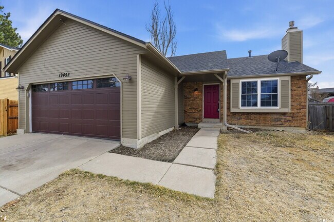 Foto del edificio - $2,540.95 - 4 Bed, 2 Bath Home in Aurora with Central AC, and In Unit Laundry!