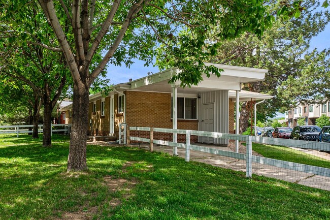 Building Photo - Beautiful Duplex in Historic Downtown Litt...