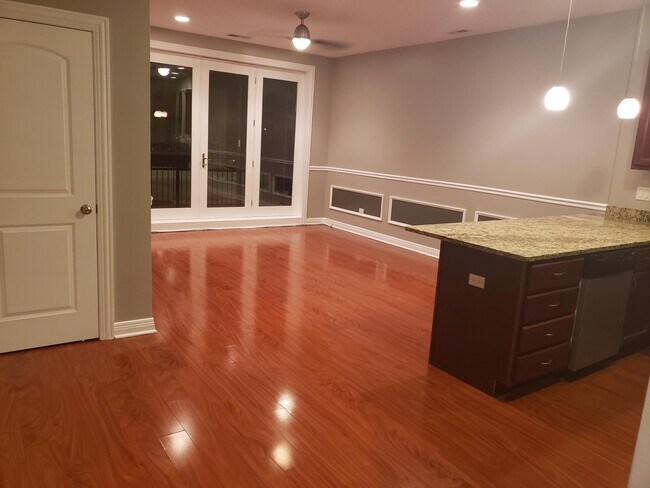 Foto del edificio - 6625 W Belmont Ave