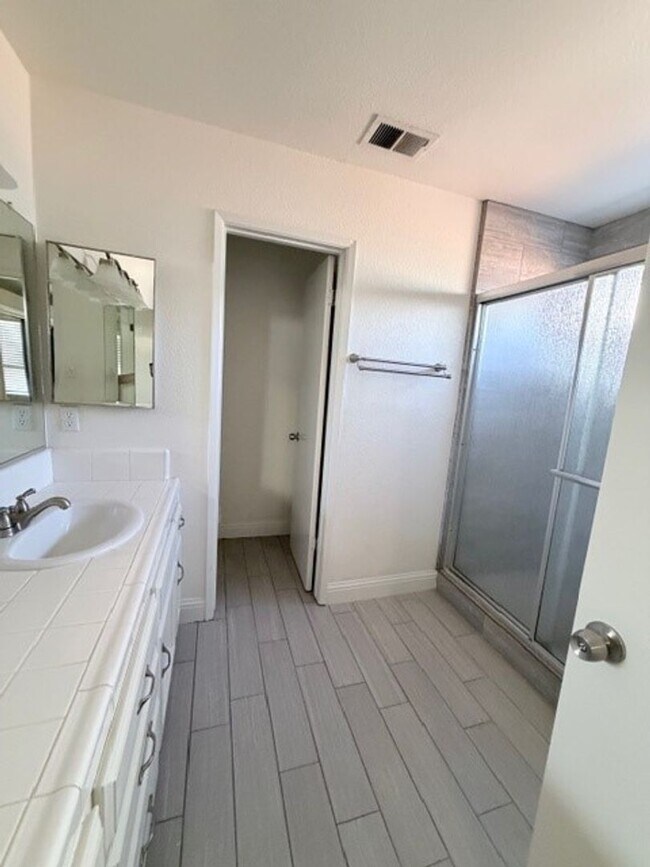 Building Photo - 7625 Canyon Clover Dr