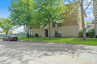 Building Photo - 3423 Ridgeland Ave