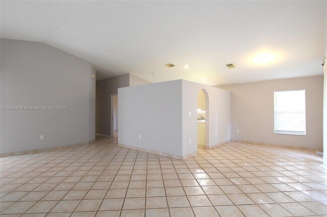 Foto del edificio - 19142 NW 12th Ct