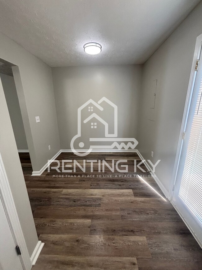 Foto del edificio - Newly Renovated 3-Bed, 1.5-Bath Townhome with Garage!