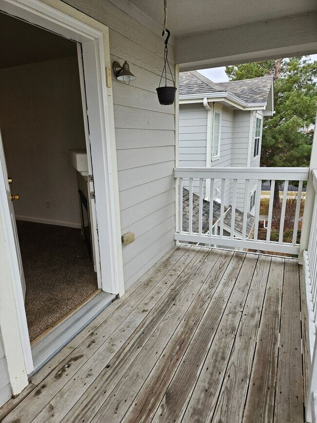 Foto del edificio - Amazing price amazing location 2 bdrm Cond...