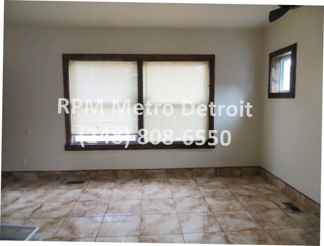 Foto del edificio - BEAUTIFUL 2 FAMILY HOME