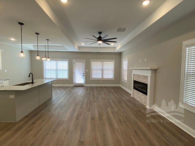 Building Photo - 553 Rosalie Woods Dr