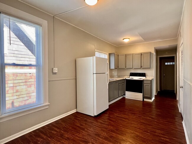 Building Photo - 740 Belleforte Ave