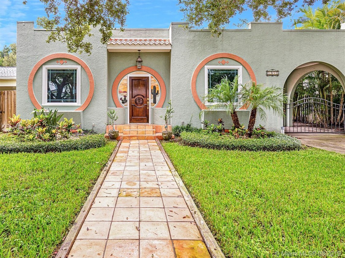 Foto principal - 2434 W Prospect Rd