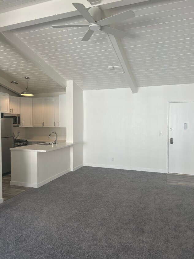 Foto principal - 6355 Green Valley Cir