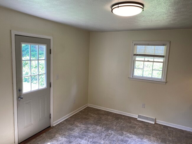 Building Photo - 231 Berea Forest Cir