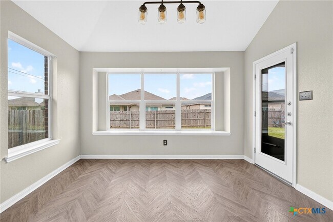 Foto del edificio - 102 W Libra Dr