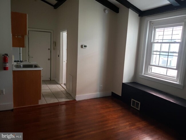 Building Photo - 1229 Spruce St