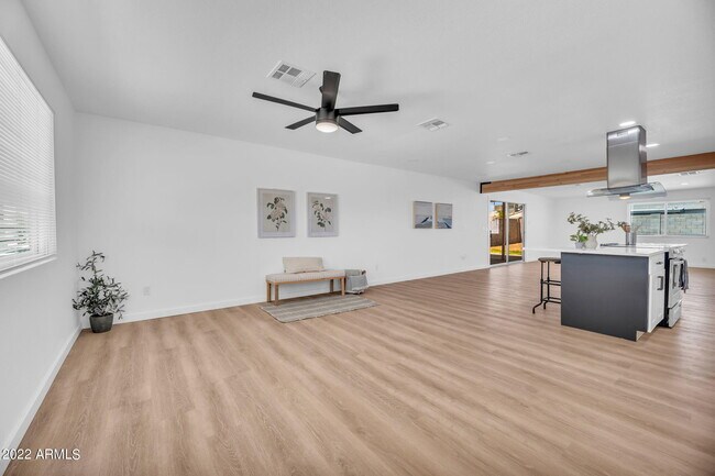 Building Photo - 3320 E Claire Dr