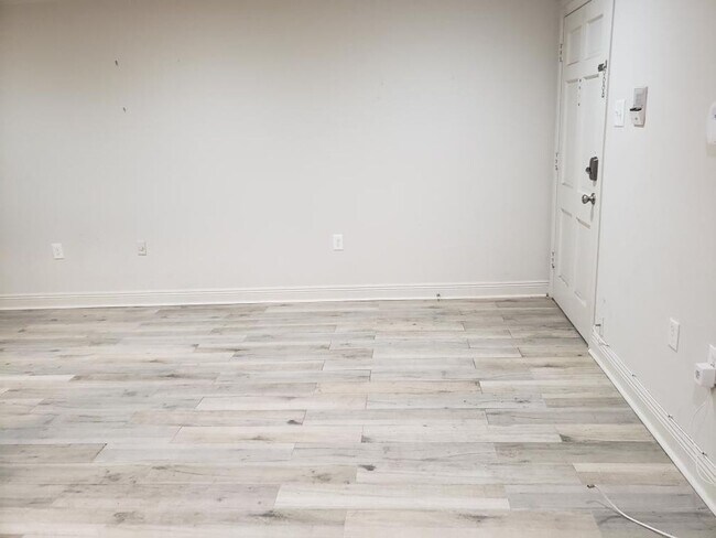Foto del edificio - Renovated Condo steps from Maple Street & St Charles!