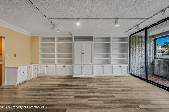 Foto del edificio - 550 Clay Ave